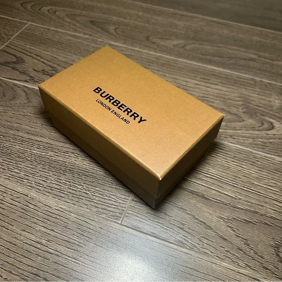 Burberry Empty Gift Box - Picture 2 of 8